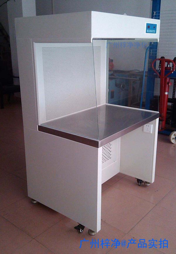 水平層流百級潔凈工作臺可連接組成生產(chǎn)流水線,也可單臺使用,可移動,靈活性強(qiáng)等優(yōu)點。