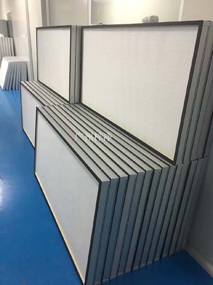 ULPA級超高效空氣過濾器適用于10000級-100級潔凈系統(tǒng)，空調(diào)系統(tǒng)，因此產(chǎn)品已廣泛應(yīng)用于電子、微電子、半導(dǎo)體、光器件、生物和醫(yī)藥線路、照相機(jī)和光學(xué)儀器、精密機(jī)械等多個(gè)領(lǐng)域。
